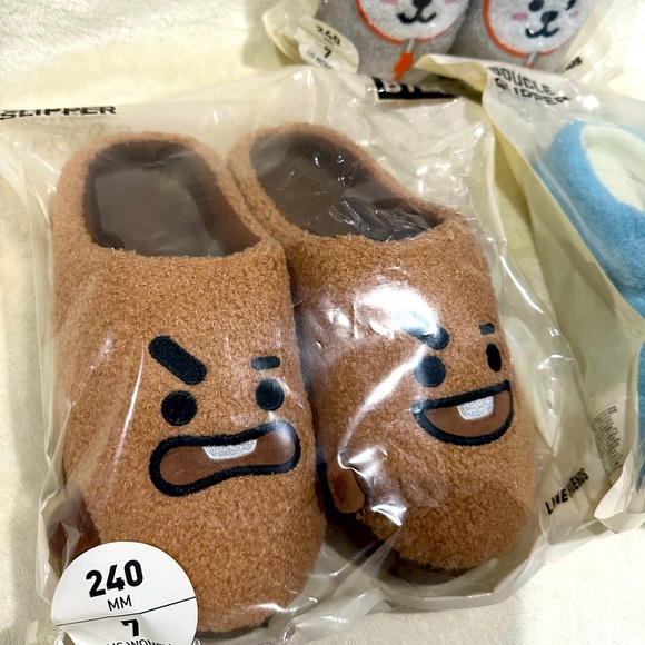 BT21 Line Friends Slippers RJ, Koya, Shooky (Sealed) - Picture 4 of 5